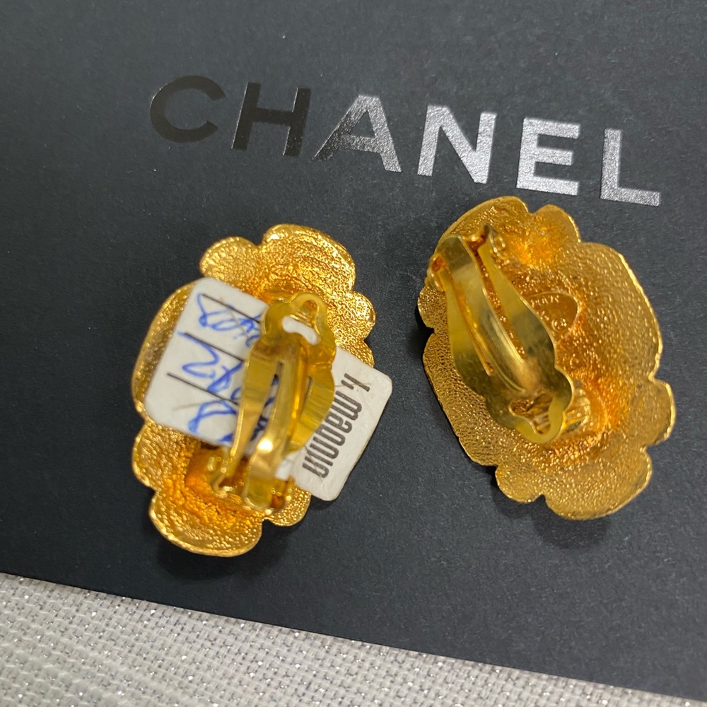 VINTAGE CHANEL MASON CLIP ON EARRINGS 🤩 - Picture 3 of 7